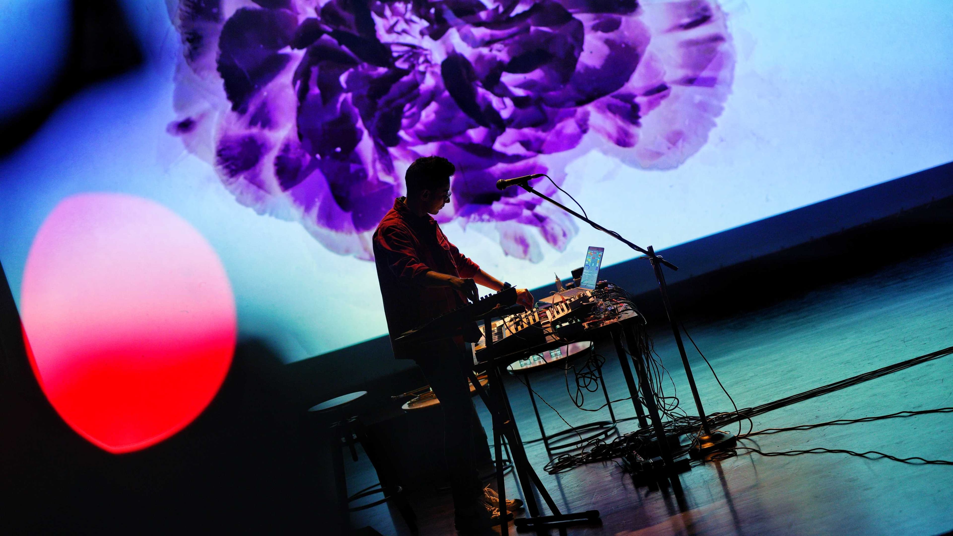 2º: An immersive sonic performance 